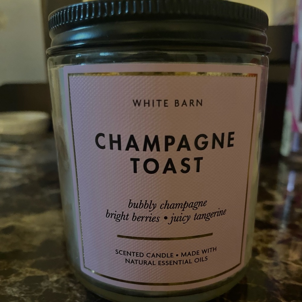 never used Champagne Toast White Barn candle